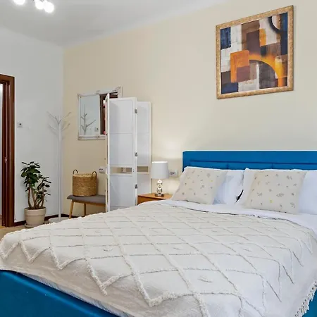 Upscale Studio, Walking Distance From The Old Town Apartment