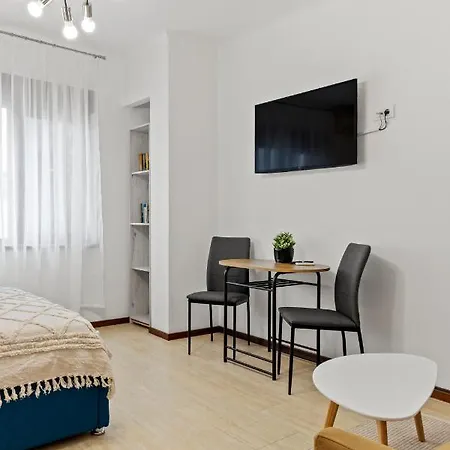 Apartment Upscale Studio, Walking Distance From The Old Town