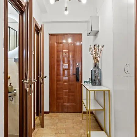 Upscale Studio, Walking Distance From The Old Town דירה *