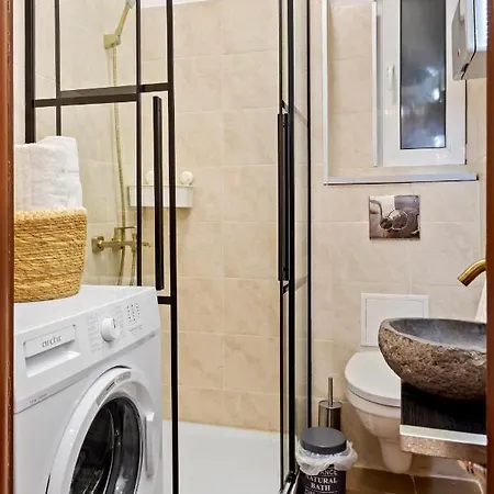 Apartment Upscale Studio, Walking Distance From The Old Town *
