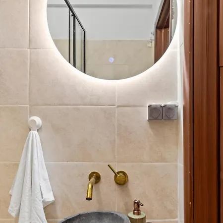 Upscale Studio, Walking Distance From The Old Town