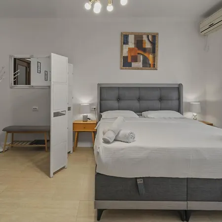 Apartment Upscale Studio, Walking Distance From The Old Town
