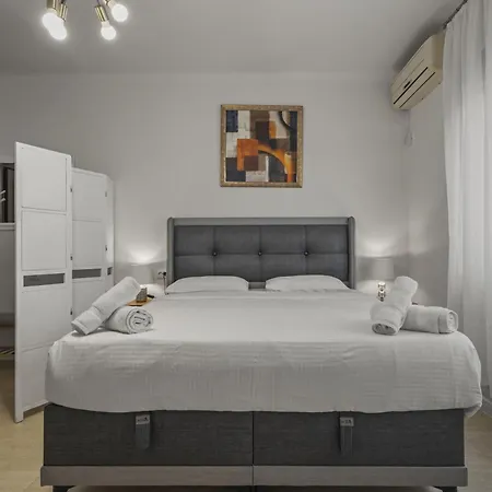 Upscale Studio, Walking Distance From The Old Town *