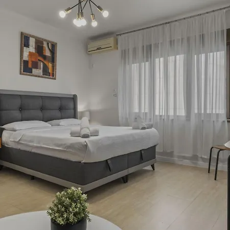 Upscale Studio, Walking Distance From The Old Town