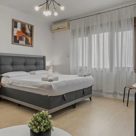 Apartment Upscale Studio, Walking Distance From The Old Town *