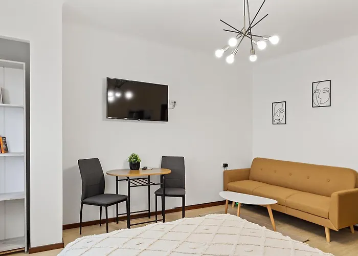 Upscale Studio, Walking Distance From The Old Town