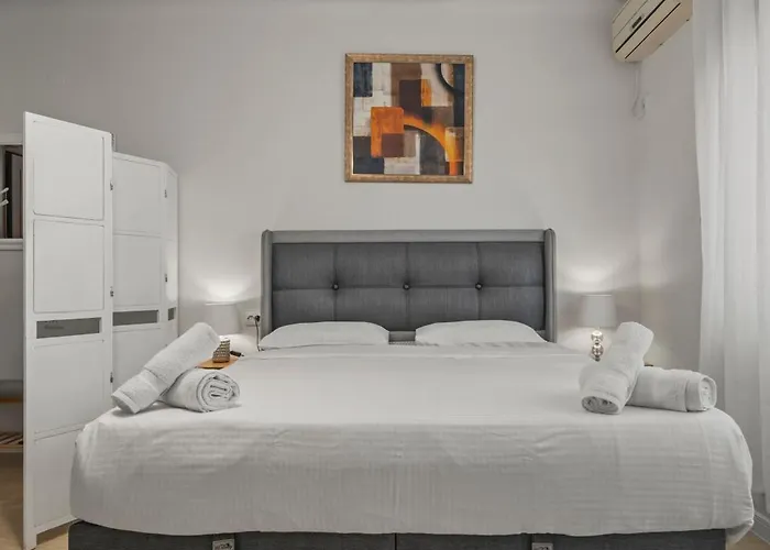 Upscale Studio, Walking Distance From The Old Town Apartman Bukarest