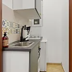 Upscale Studio, Walking Distance From The Old Town Lejlighed *