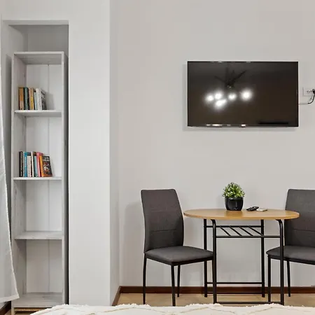 Apartamento Upscale Studio, Walking Distance From The Old Town *