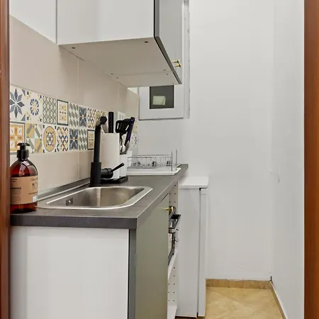 Upscale Studio, Walking Distance From The Old Town شقة *