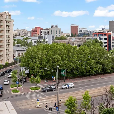 Апартаменти Upscale Studio, Walking Distance From The Old Town Бухарест