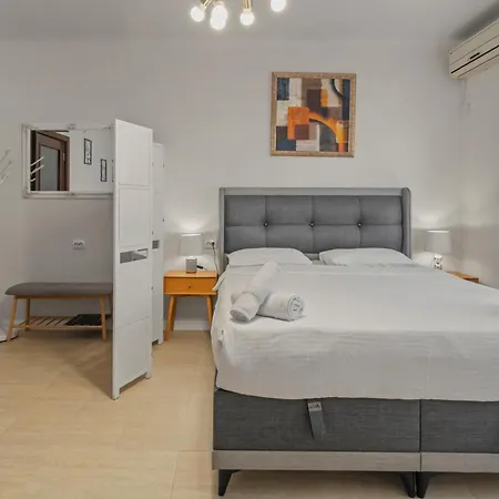 Upscale Studio, Walking Distance From The Old Town Bucareste