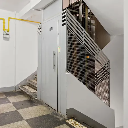 Upscale Studio, Walking Distance From The Old Town Apartament *