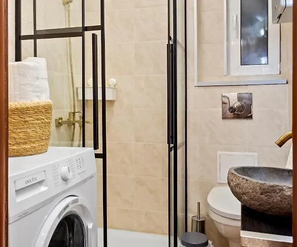 Apartment Upscale Studio, Walking Distance From The Old Town *