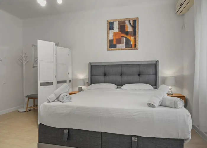 Apartment Upscale Studio, Walking Distance From The Old Town